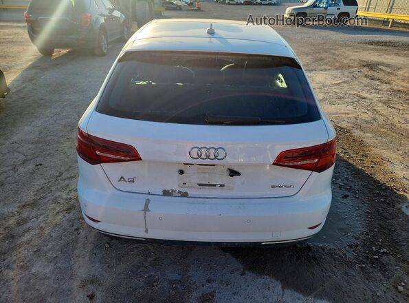 WAUTPBFF8JA062268 2018 AUDI A3 White Սալոնի դիմացի տեսք