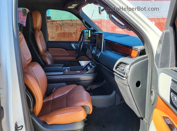 5LMJJ3LT8LEL10177 2020 LINCOLN NAVIGATOR White Vista trasera