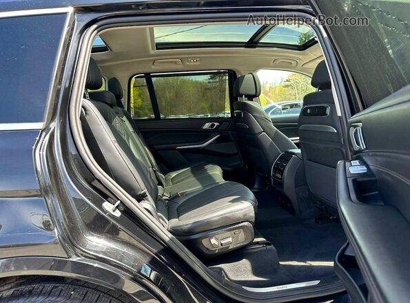 5UX23EM04S9Y27987 2025 BMW X7 Black Առջևի վահանակի տեսք