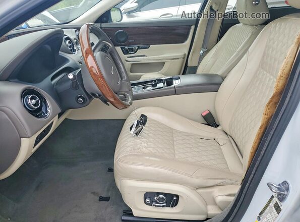 SAJWA2G74H8W10715 2017 JAGUAR XJ White Widok deski rozdzielczej