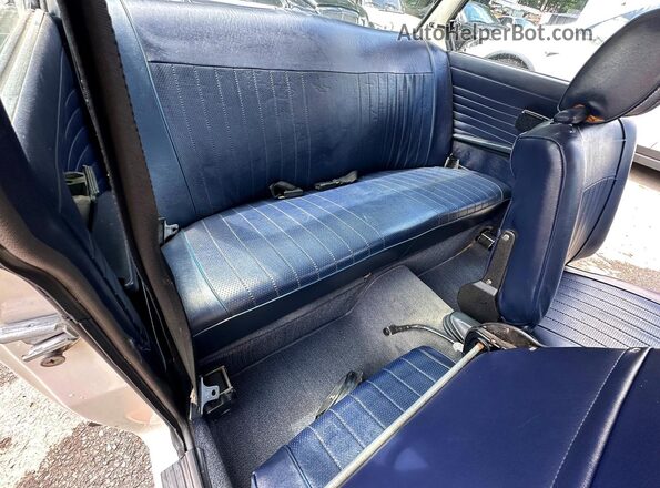 4280399 1974 BMW 2000 White Вид салону спереду