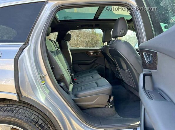 WA1LXAF75MD010227 2021 AUDI Q7 Silver Սալոնի դիմացի տեսք