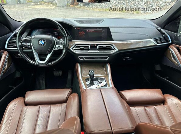 5UXCY6C07L9C27322 2020 BMW X6 White Вид салону спереду