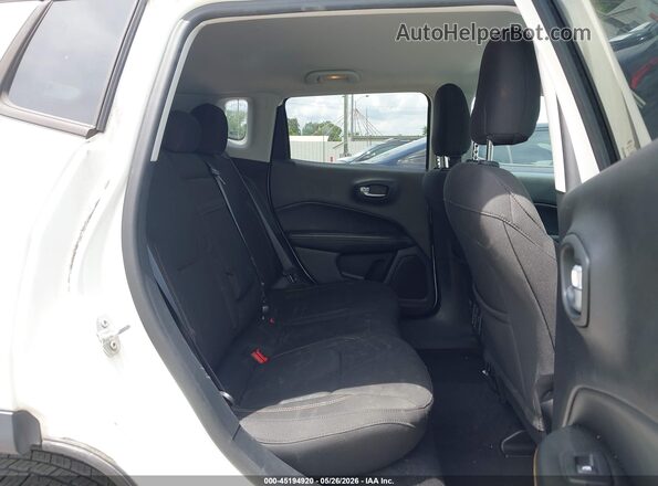 3C4NJCAB9JT133669 2018 JEEP COMPASS White Вид наклейки з VIN-кодом