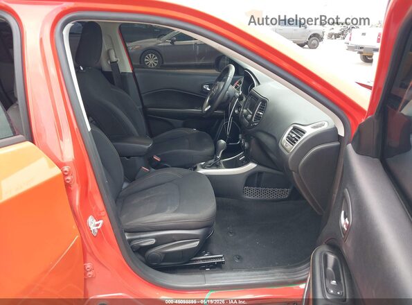 3C4NJCABXJT233375 2018 JEEP COMPASS Orange Front interior view