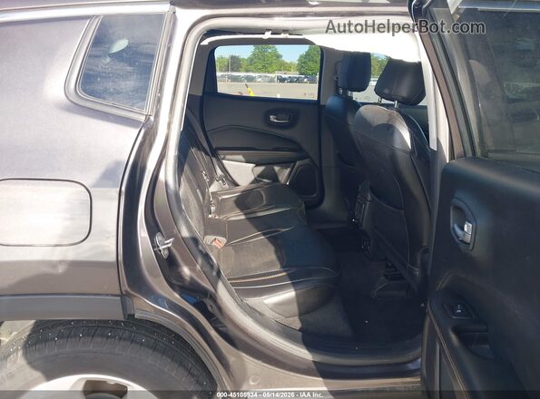 3C4NJCBB1JT165952 2018 JEEP COMPASS Gray VIN կոդի պիտակի տեսք