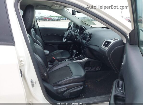 3C4NJCBB1MT526794 2021 JEEP COMPASS White Вид салону спереду