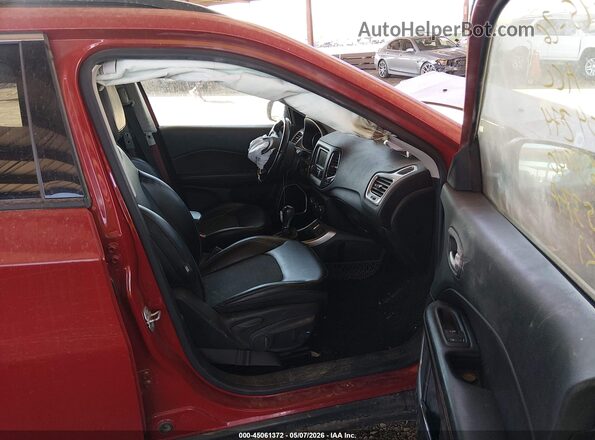 3C4NJCBB4JT204274 2018 JEEP COMPASS Красный Вид салона спереди