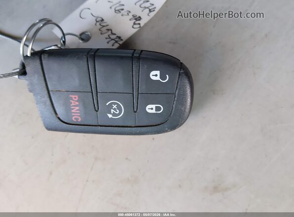 3C4NJCBB4JT204274 2018 JEEP COMPASS Красный Вид панели приборов