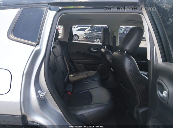 3C4NJCBB4KT658705 2019 JEEP COMPASS Silver VIN კოდის სტიკერის ხედი