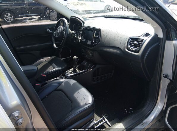 3C4NJCBB4KT658705 2019 JEEP COMPASS Silver წინა სალონის ხედი