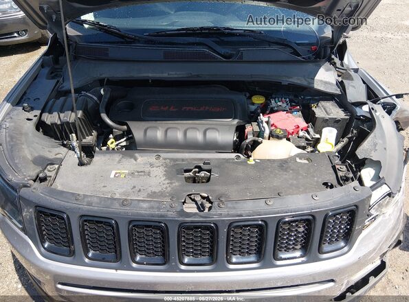 3C4NJCBB4KT658705 2019 JEEP COMPASS Silver უკანა ხედი
