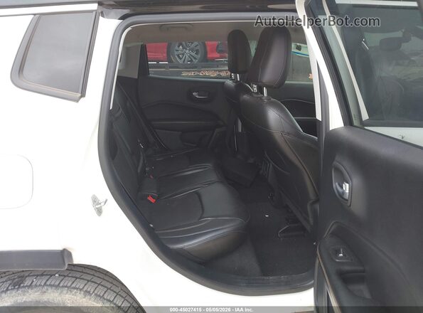 3C4NJCBB5JT268016 2018 JEEP COMPASS White VIN sticker view