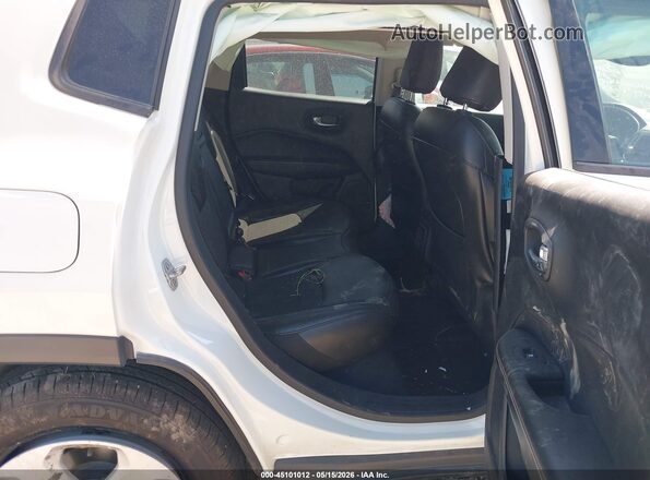 3C4NJCBB5KT820051 2019 JEEP COMPASS White VIN კოდის სტიკერის ხედი