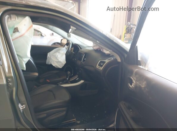 3C4NJCBB7JT140165 2018 JEEP COMPASS Green Front interior view