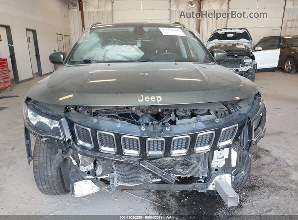 3C4NJCBB7JT140165 2018 JEEP COMPASS Green Front view