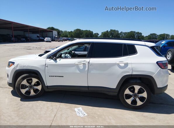 3C4NJCBB7JT226978 2018 JEEP COMPASS White Vista interior trasera