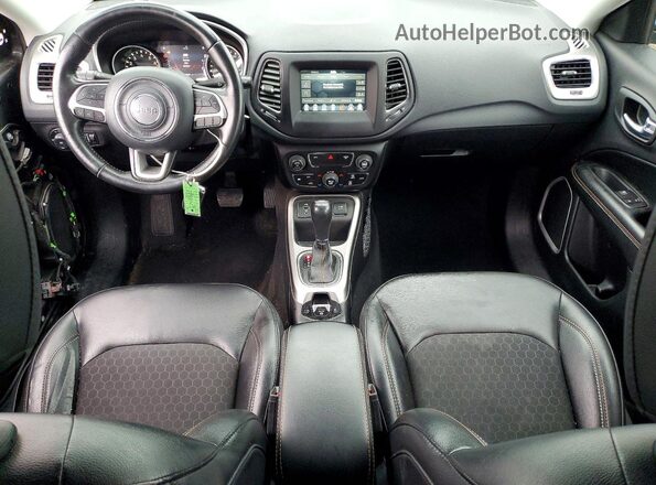 3C4NJCBB7JT503225 2018 JEEP COMPASS Gray Vista del salpicadero