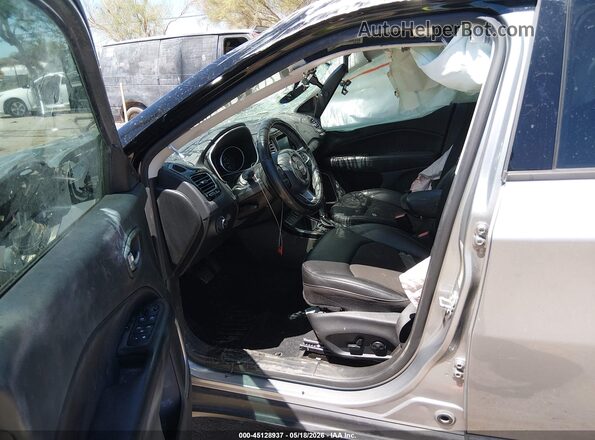 3C4NJCBB7LT257425 2020 JEEP COMPASS Gray წინა სალონის ხედი
