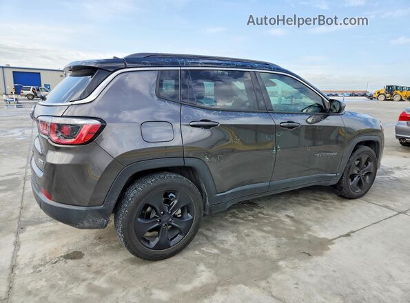 3C4NJCBB8JT137453 2018 JEEP COMPASS Серый 