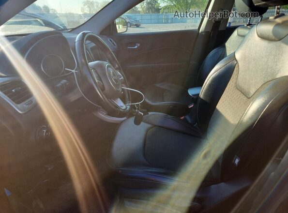 3C4NJCBB8LT166275 2020 JEEP COMPASS Серый Вид салона спереди