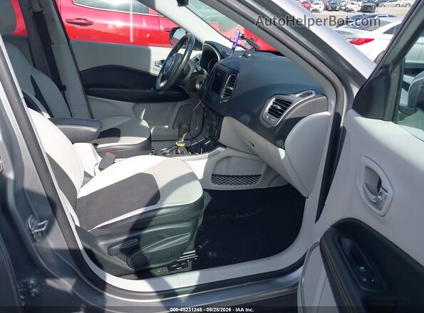 3C4NJCBB9KT749288 2019 JEEP COMPASS Silver Вид салону спереду