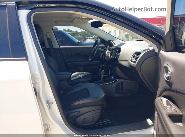 3C4NJCBBXKT833183 2019 JEEP COMPASS White 