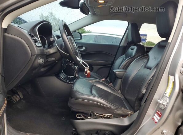 3C4NJCCB1KT659941 2019 JEEP COMPASS Серый Вид салона спереди