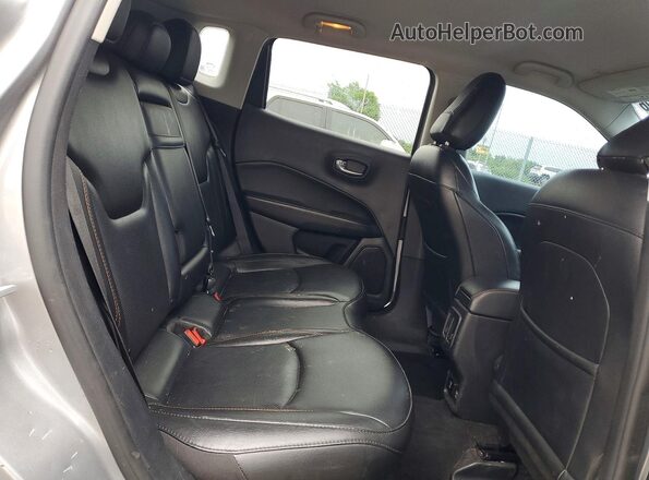 3C4NJCCB1KT659941 2019 JEEP COMPASS Серый Вид задней части салона