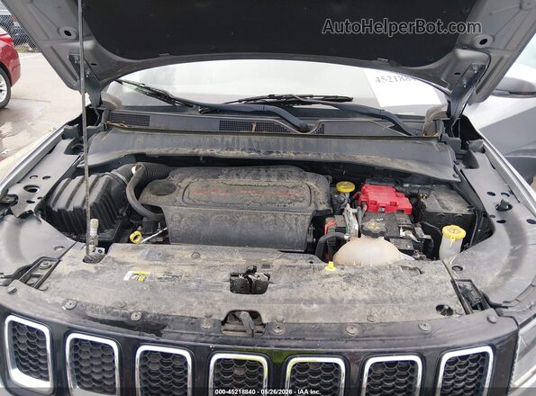 3C4NJCCB1KT679784 2019 JEEP COMPASS Gray Rear view
