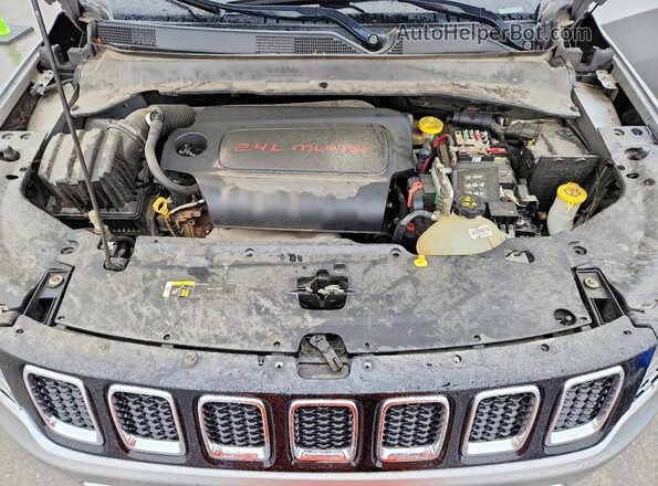 3C4NJCCB1LT187743 2020 JEEP COMPASS Silver Engine compartment view