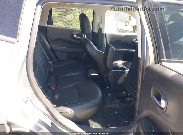 3C4NJCCB3KT675736 2019 JEEP COMPASS Silver VIN კოდის სტიკერის ხედი