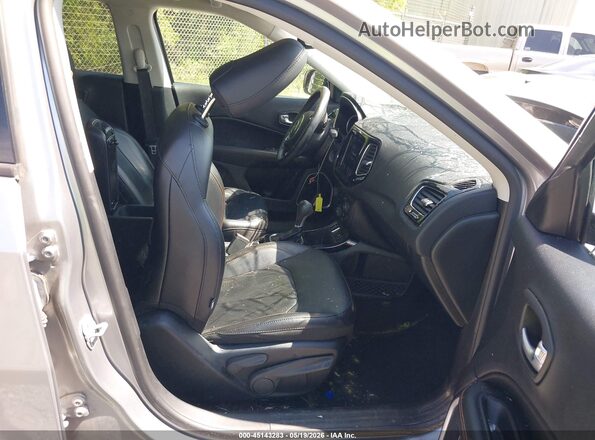 3C4NJCCB3KT675736 2019 JEEP COMPASS Silver წინა სალონის ხედი
