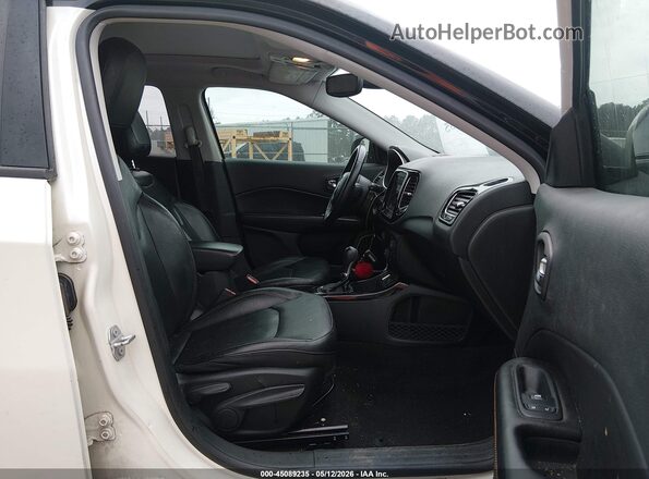 3C4NJCCB9KT652817 2019 JEEP COMPASS White Սալոնի դիմացի տեսք