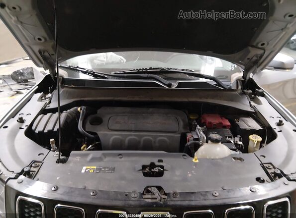 3C4NJCCB9KT772620 2019 JEEP COMPASS Gray უკანა ხედი
