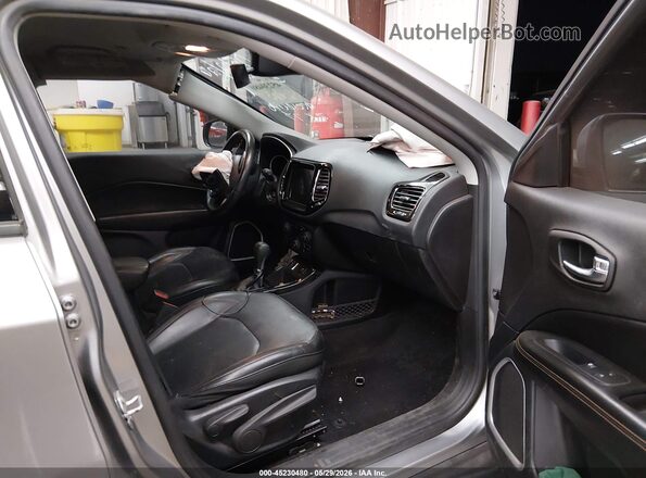 3C4NJCCB9KT772620 2019 JEEP COMPASS Gray წინა სალონის ხედი