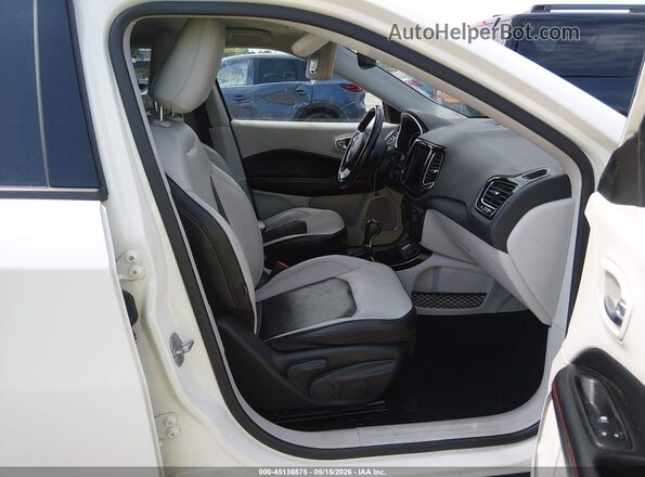 3C4NJCCB9KT819337 2019 JEEP COMPASS White წინა სალონის ხედი