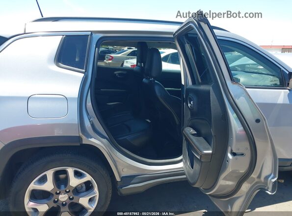 3C4NJCCBXLT122597 2020 JEEP COMPASS Silver Vista de la etiqueta del VIN