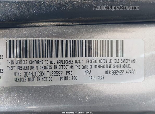 3C4NJCCBXLT122597 2020 JEEP COMPASS Silver Vista del compartimento del motor