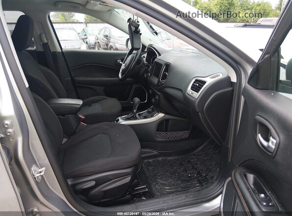3C4NJDABXMT507183 2021 JEEP COMPASS Silver Front interior view