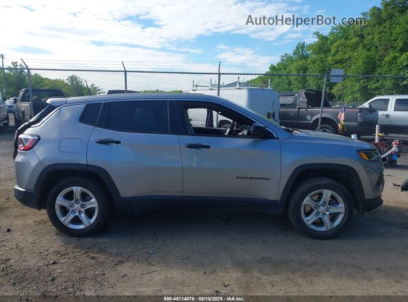3C4NJDAN2PT558322 2023 JEEP COMPASS Silver Вид задньої частини салону