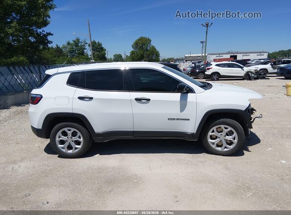 3C4NJDAN8RT133707 2024 JEEP COMPASS White Widok wnętrza z tyłu