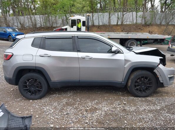 3C4NJDBB0KT601469 2019 JEEP COMPASS Silver Widok wnętrza z tyłu