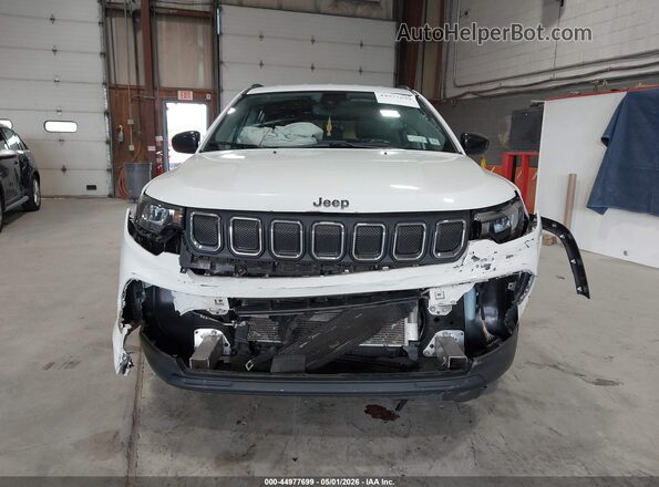 3C4NJDBB0NT177618 2022 JEEP COMPASS White Вид задньої частини салону
