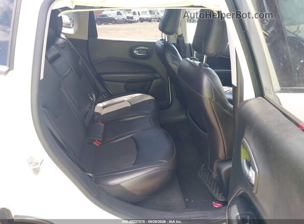 3C4NJDBB1LT138467 2020 JEEP COMPASS White Vista de la etiqueta del VIN