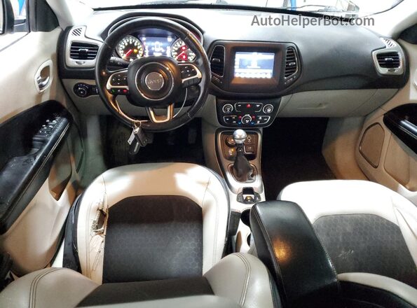 3C4NJDBB2JT113493 2018 JEEP COMPASS Белый Вид панели приборов