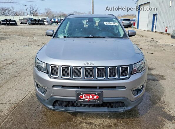3C4NJDBB2JT255682 2018 JEEP COMPASS Silver 
