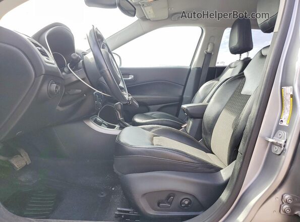 3C4NJDBB2JT255682 2018 JEEP COMPASS Silver 