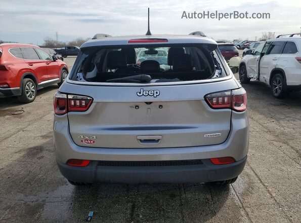 3C4NJDBB2JT255682 2018 JEEP COMPASS Silver 