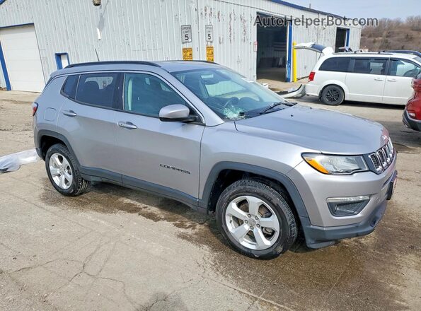 3C4NJDBB2JT255682 2018 JEEP COMPASS Silver 